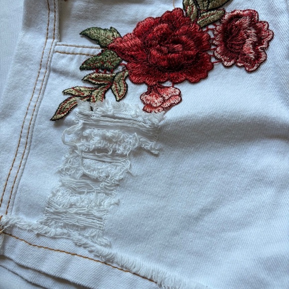 TWFS Distressed White Jean Shorts, Hip Cutout, with Flower Appliques - XS - Picture 5 of 13